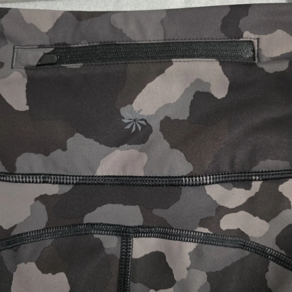 Athleta Womens Black Lightning Camo 7/8 Tight 487500 Size Medium